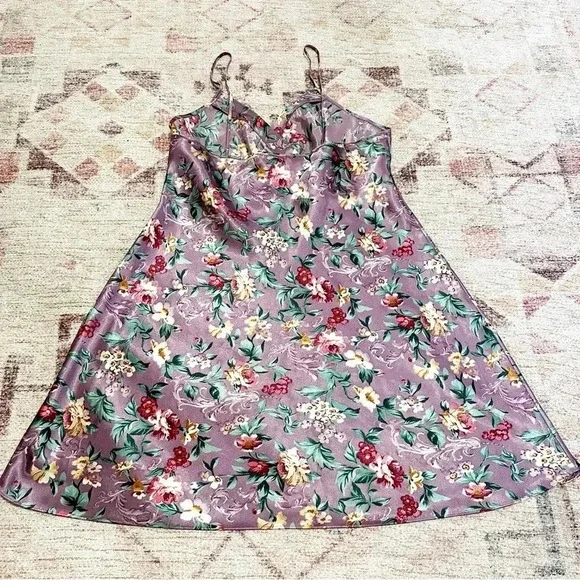 Vintage 90’s purple floral slip dress with a gorgeous floral pattern - Picture 12 of 12